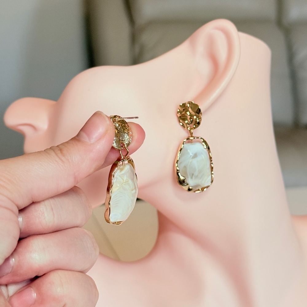 ⚜️ Gold and Créame Stone Drop Earrings - Women's Jewelry - Picture 6 of 8